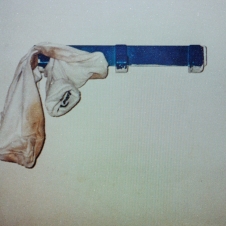 Weiße Socken an blauem Haken, 2018, 40 x 60 cm.jpg